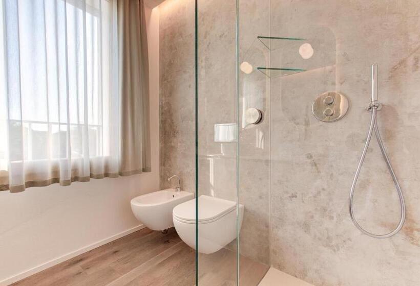 דירת חדר, Villa Italia