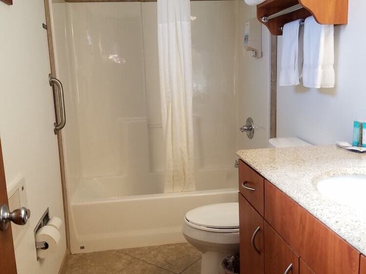 带特大床的标准间, Black Hawk Motel & Suites