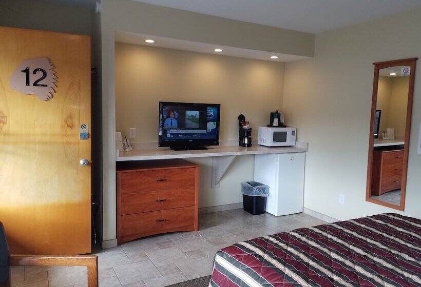 חדר סטנדרט עם מיטת קווין, Black Hawk Motel & Suites