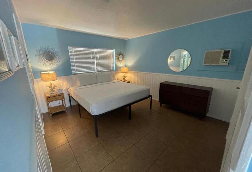 Бунгало Стандарт, Breezy Palms Resort