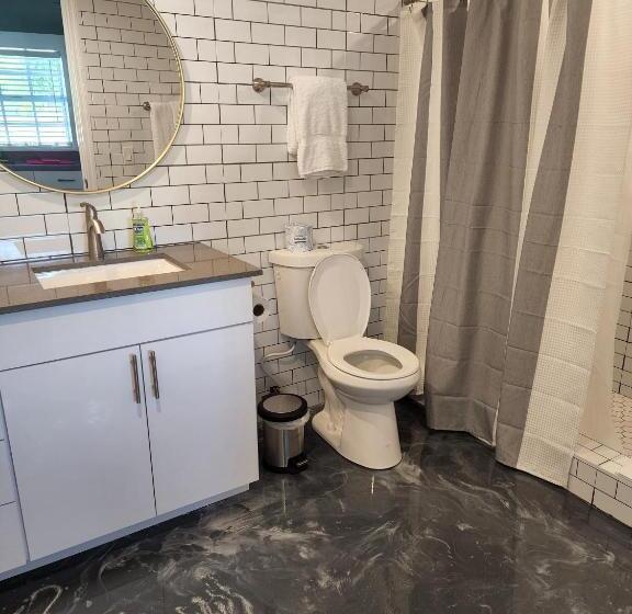 إستوديو قياسى, Breezy Palms Resort