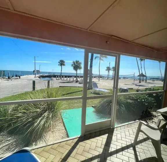 バルコニー付き１ベッドルームアパートメント, Breezy Palms Resort