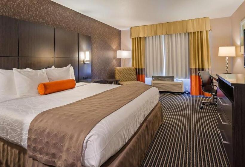 מיטת קינג בסוויטה, Best Western Plus Rama Inn & Suites