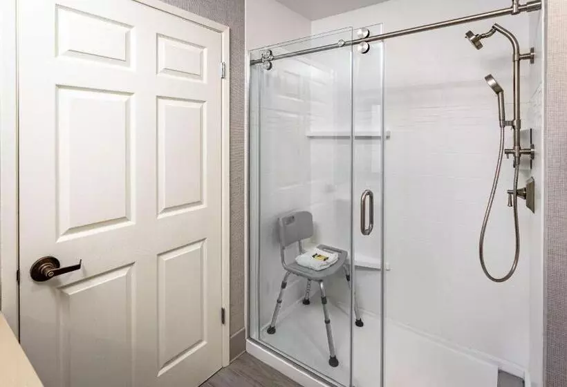 اتاق استاندارد با تخت بزرگ برای معلولان, Best Western Plus Stevenson Manor