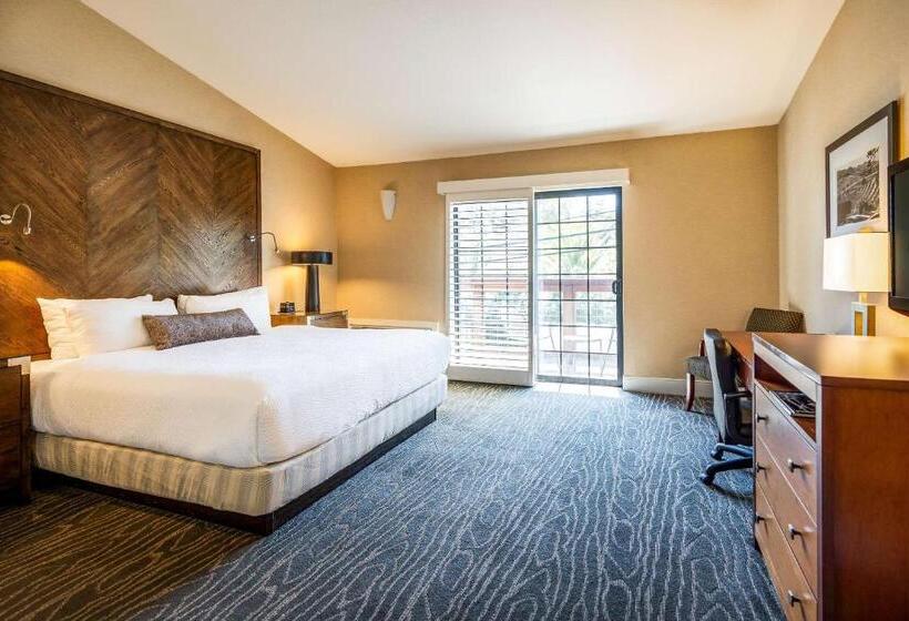 Номер Стандарт с Балконом, Best Western Plus Stevenson Manor