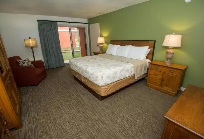 キングサイズベッドのスタンダードルーム, Brown County Inn