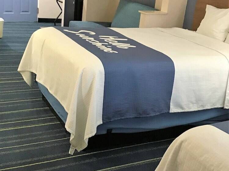 带2个双人床的标准工作室, Days Inn By Wyndham Panama City