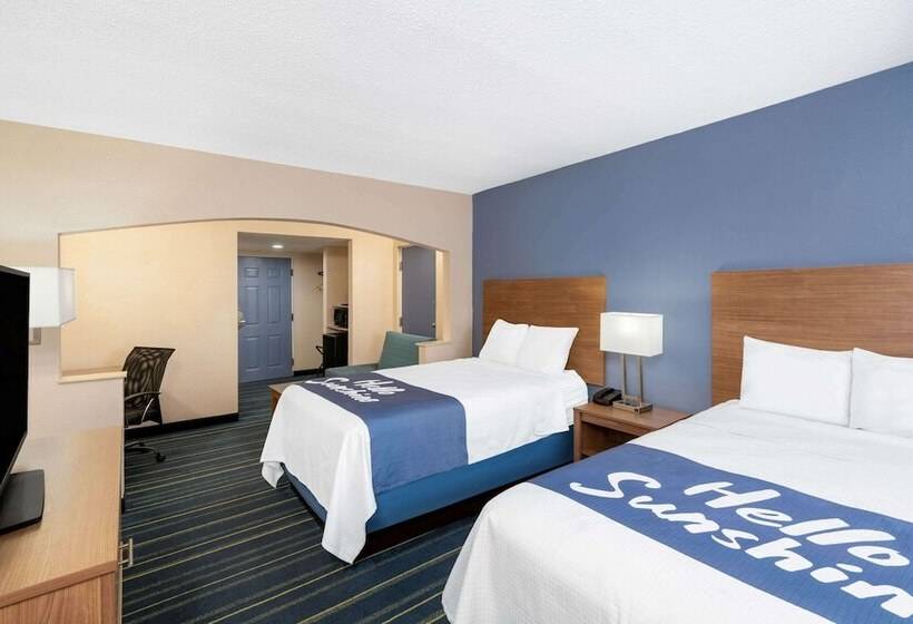 带2个双人床的标准工作室, Days Inn By Wyndham Panama City