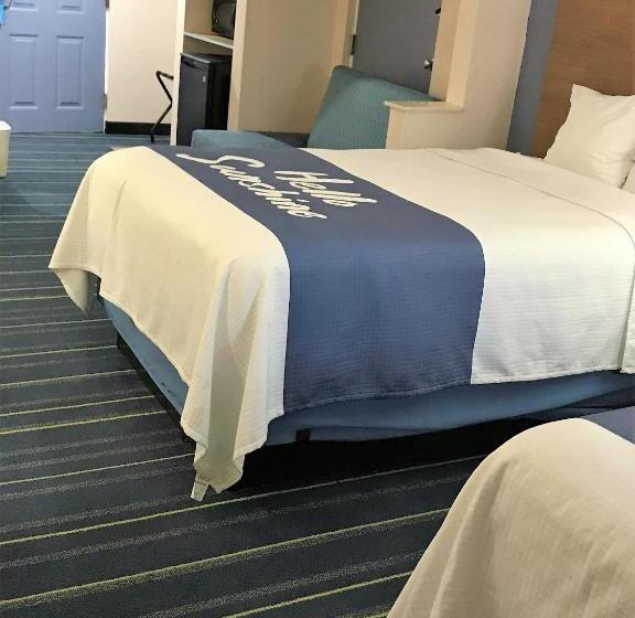 带2个双人床的标准工作室, Days Inn By Wyndham Panama City