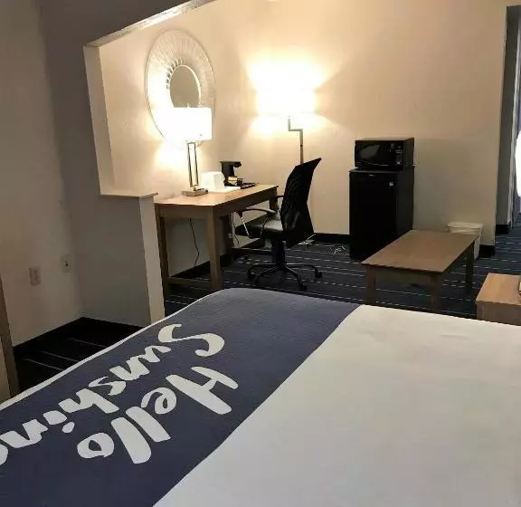 اتاق استاندارد با تخت بزرگ برای معلولان, Days Inn By Wyndham Panama City