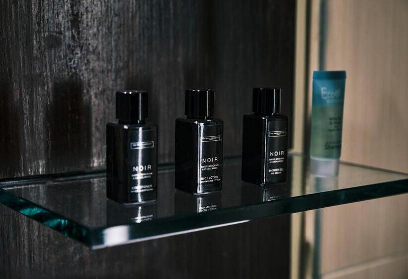 اتاق کلاسیک, Sirtaj   Beverly Hills