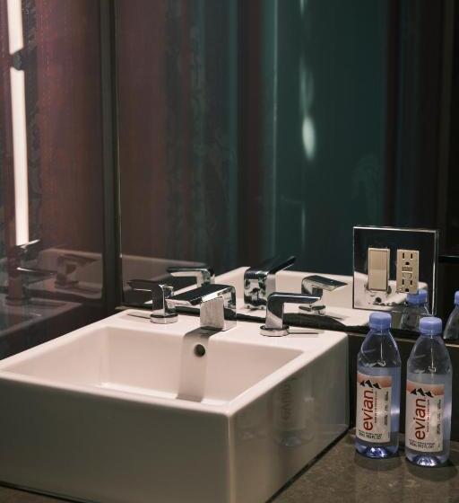 اتاق کلاسیک, Sirtaj   Beverly Hills