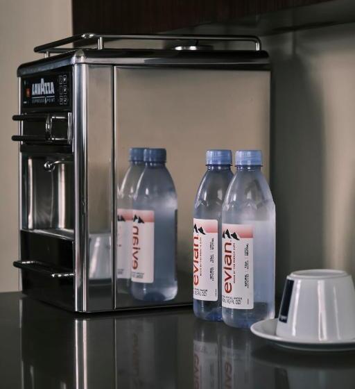 اتاق کلاسیک, Sirtaj   Beverly Hills