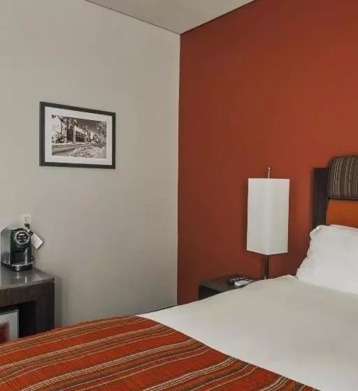 اتاق کلاسیک, Sirtaj   Beverly Hills