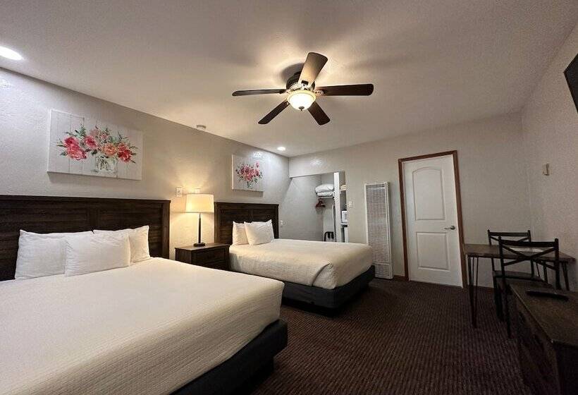 带2个双人床的标准工作室, Bluebird Inn