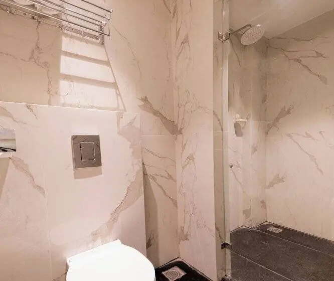 Deluxe-huone, Manorama
