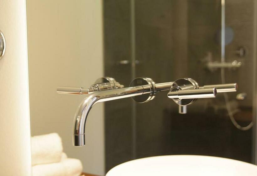 חדר אקונומי, Motelplushotel Biggeseefront