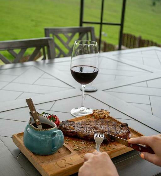 غرفة قياسية, Alpine Castle