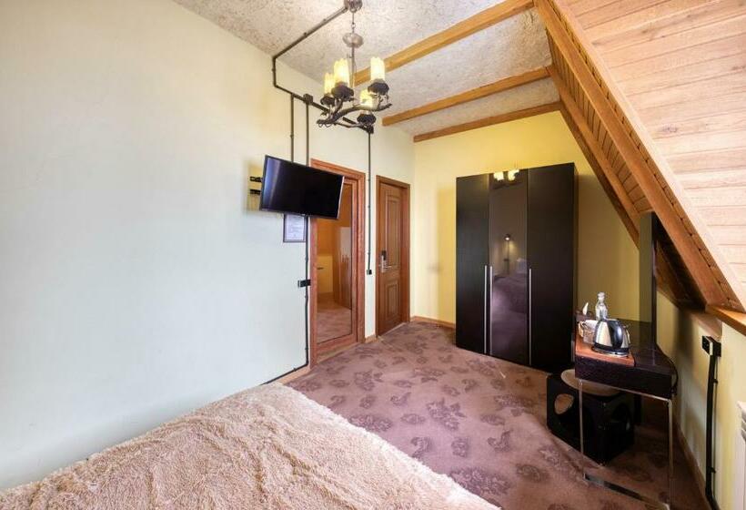 غرفة قياسية, Alpine Castle