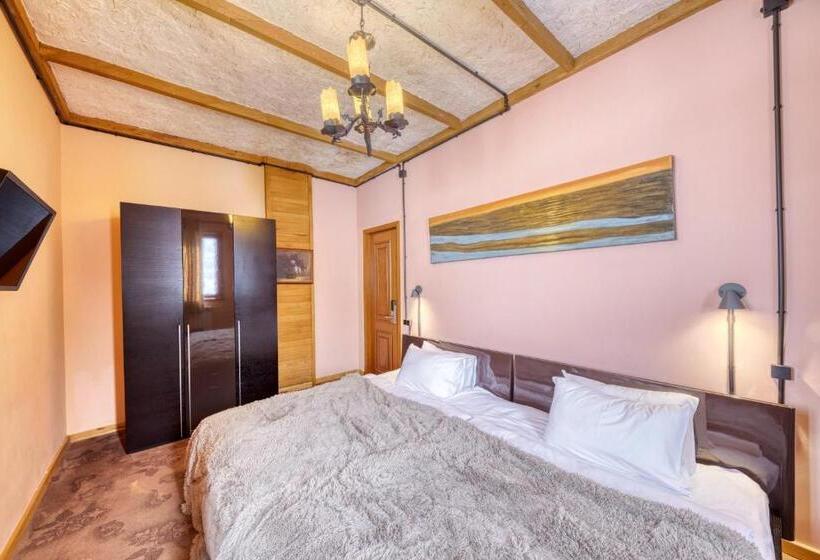 غرفة قياسية, Alpine Castle