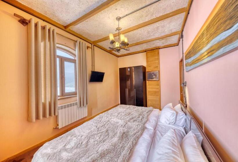 غرفة قياسية, Alpine Castle