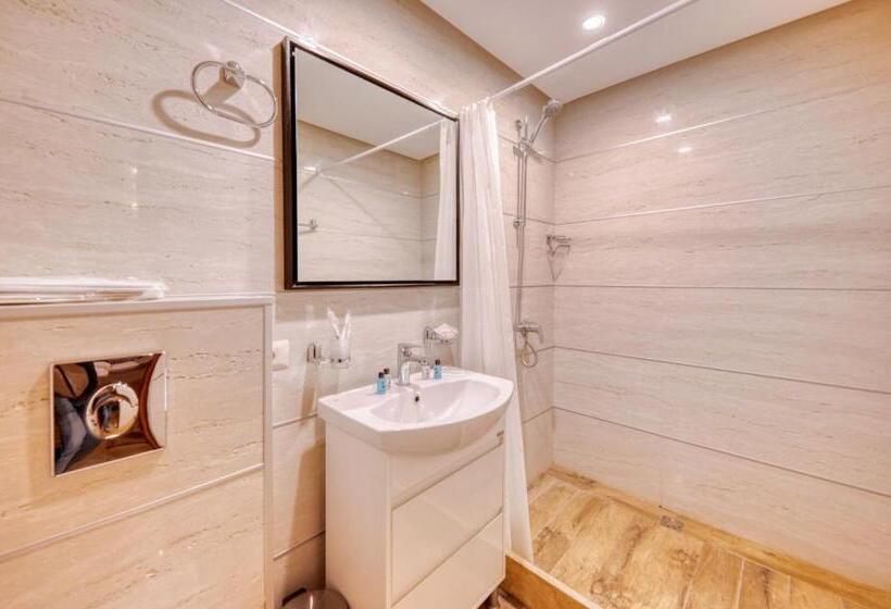 غرفة ديلوكس, Alpine Castle