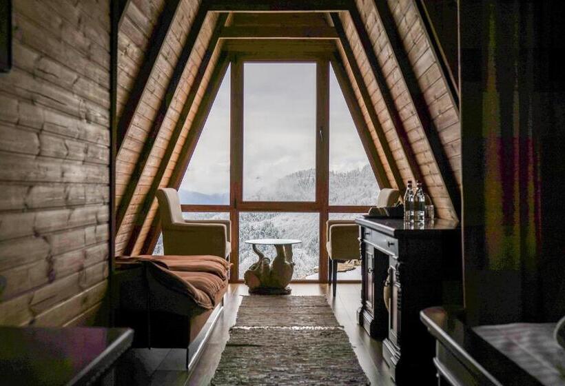 جناح مطلّ علي الجبل, Alpine Castle