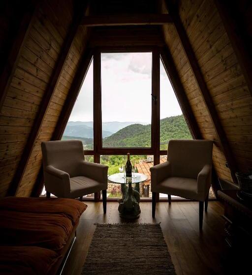 جناح مطلّ علي الجبل, Alpine Castle