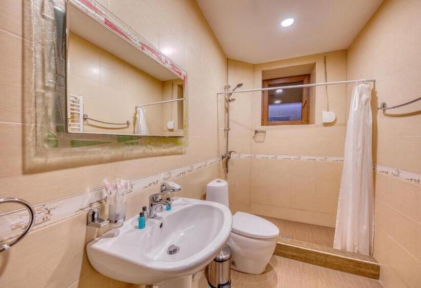 جناح عائلي, Alpine Castle