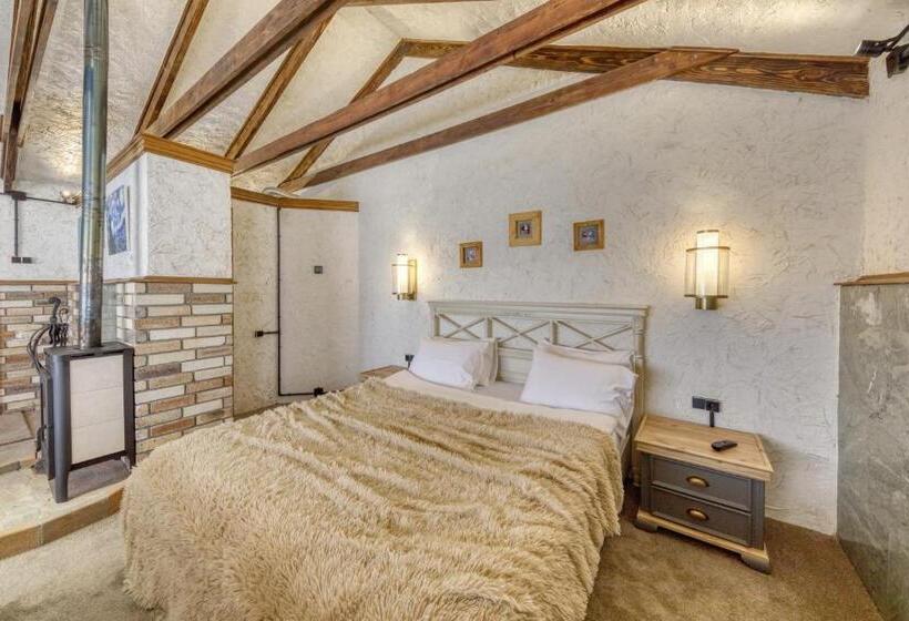 جناح جونيور, Alpine Castle