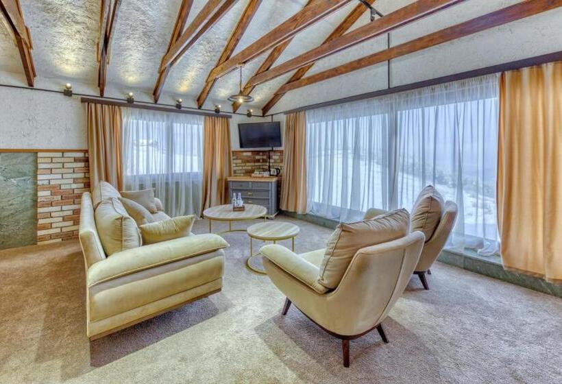 جناح جونيور, Alpine Castle