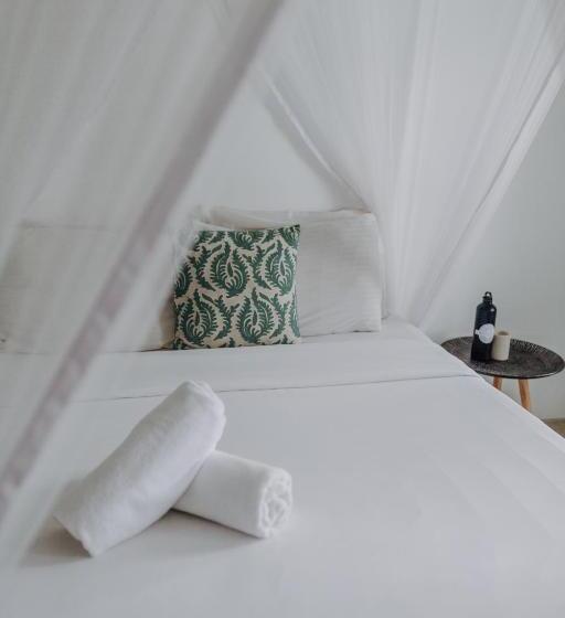 豪华海景房带阳台, Lighthouse Ahangama