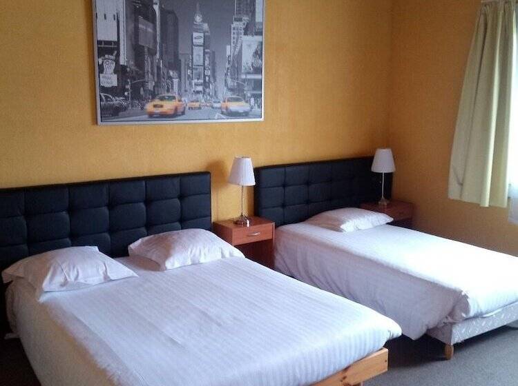 Номер Стандарт Трехместный, L Hostellerie De La Rivière