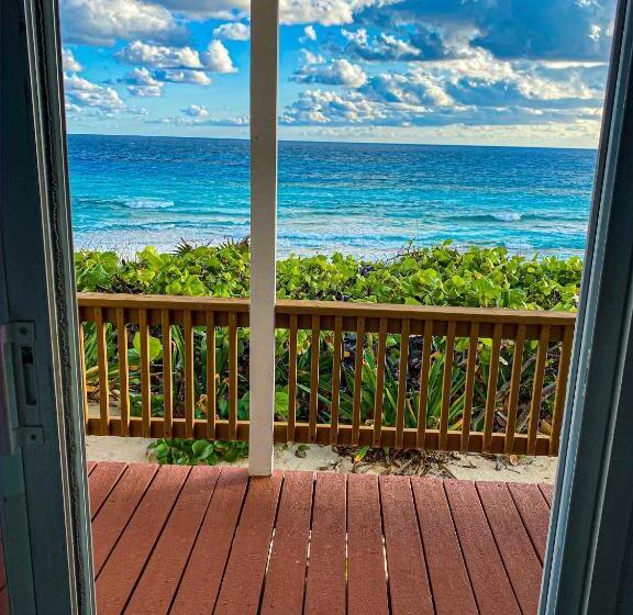 اتاق لوکس با بالکن و چشم‌انداز دریا, St Francis Resort