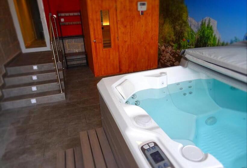 جناح مطلّ علي الجبل, Ciclolodge