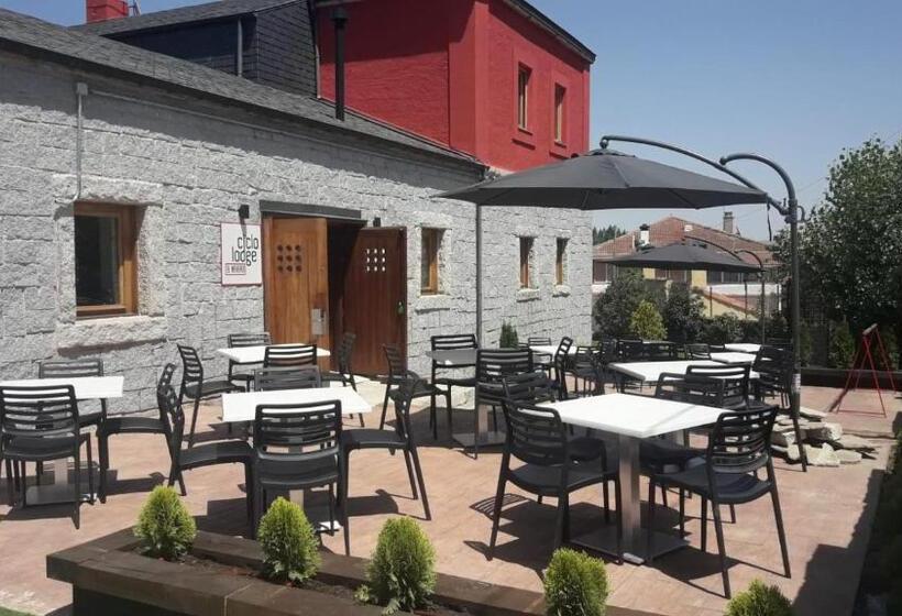 جناح مطلّ علي الجبل, Ciclolodge