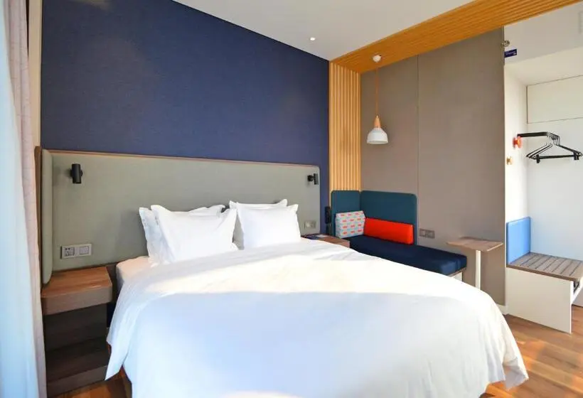 キングサイズベッドのスタンダードルーム, Holiday Inn Express Hangzhou Binjiang, An Ihg