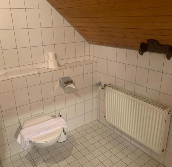 Quarto Familiar, Maien