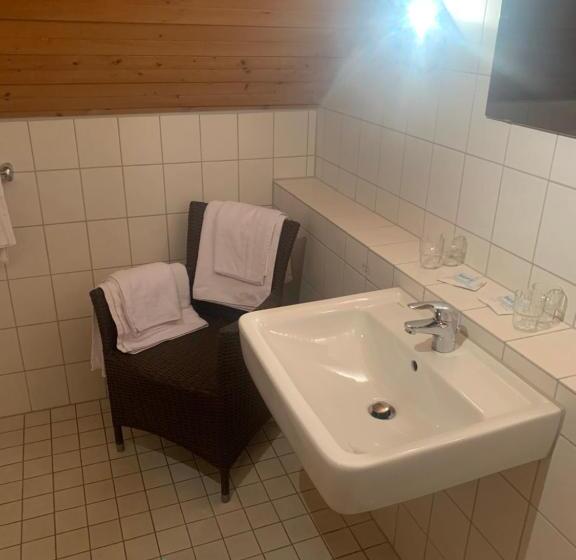 Quarto Familiar, Maien