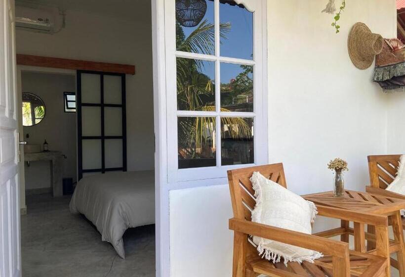 Chambre Deluxe, Rebels Point