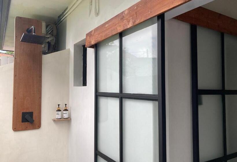 Chambre Supérieure, Rebels Point