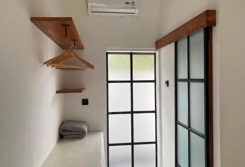 Chambre Supérieure, Rebels Point