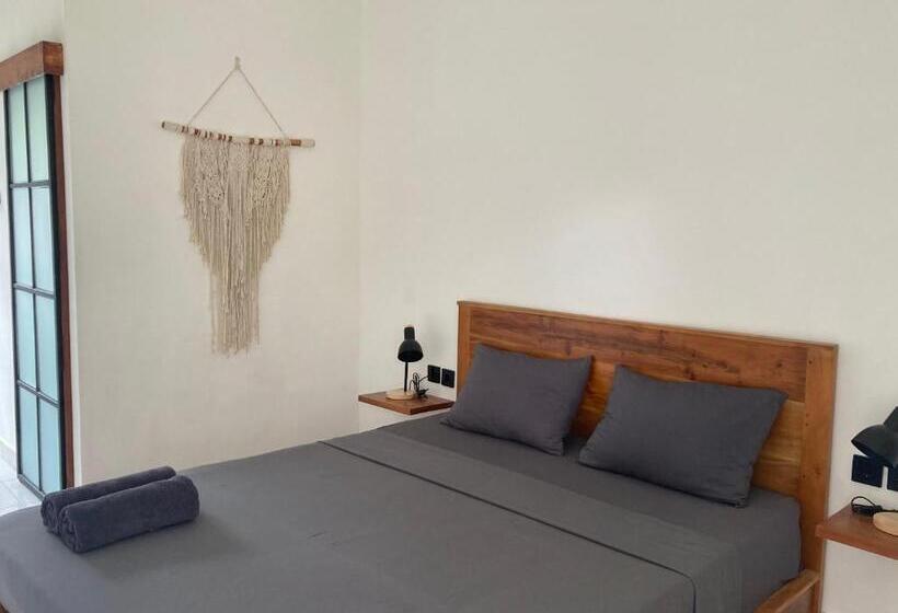 Chambre Supérieure, Rebels Point