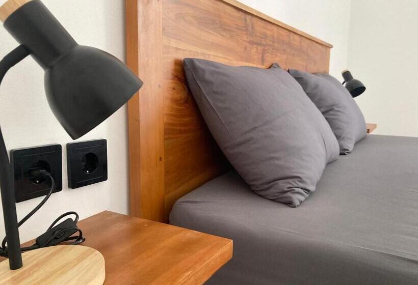 Chambre Supérieure, Rebels Point