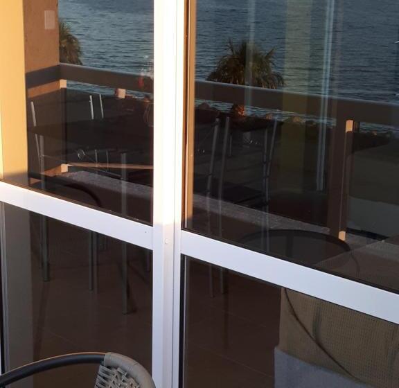 带1个卧室的带海景的公寓, Amanecer Petit