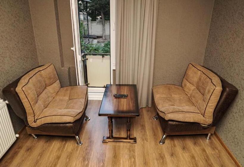 اتاق استاندارد سه نفره, Venus