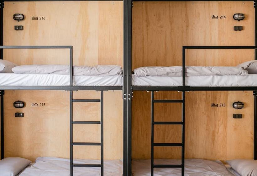 Łóżko we Wspólnym Pokoju, Schöndorf Hostel   Virtual Reception