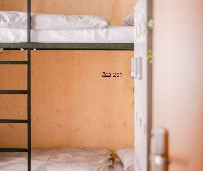 Łóżko we Wspólnym Pokoju, Schöndorf Hostel   Virtual Reception