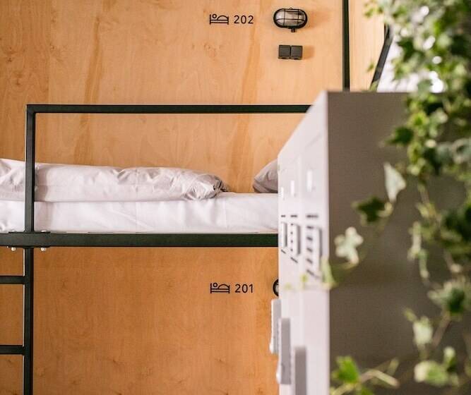 Łóżko we Wspólnym Pokoju, Schöndorf Hostel   Virtual Reception