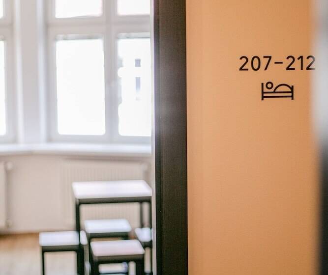 Łóżko we Wspólnym Pokoju, Schöndorf Hostel   Virtual Reception